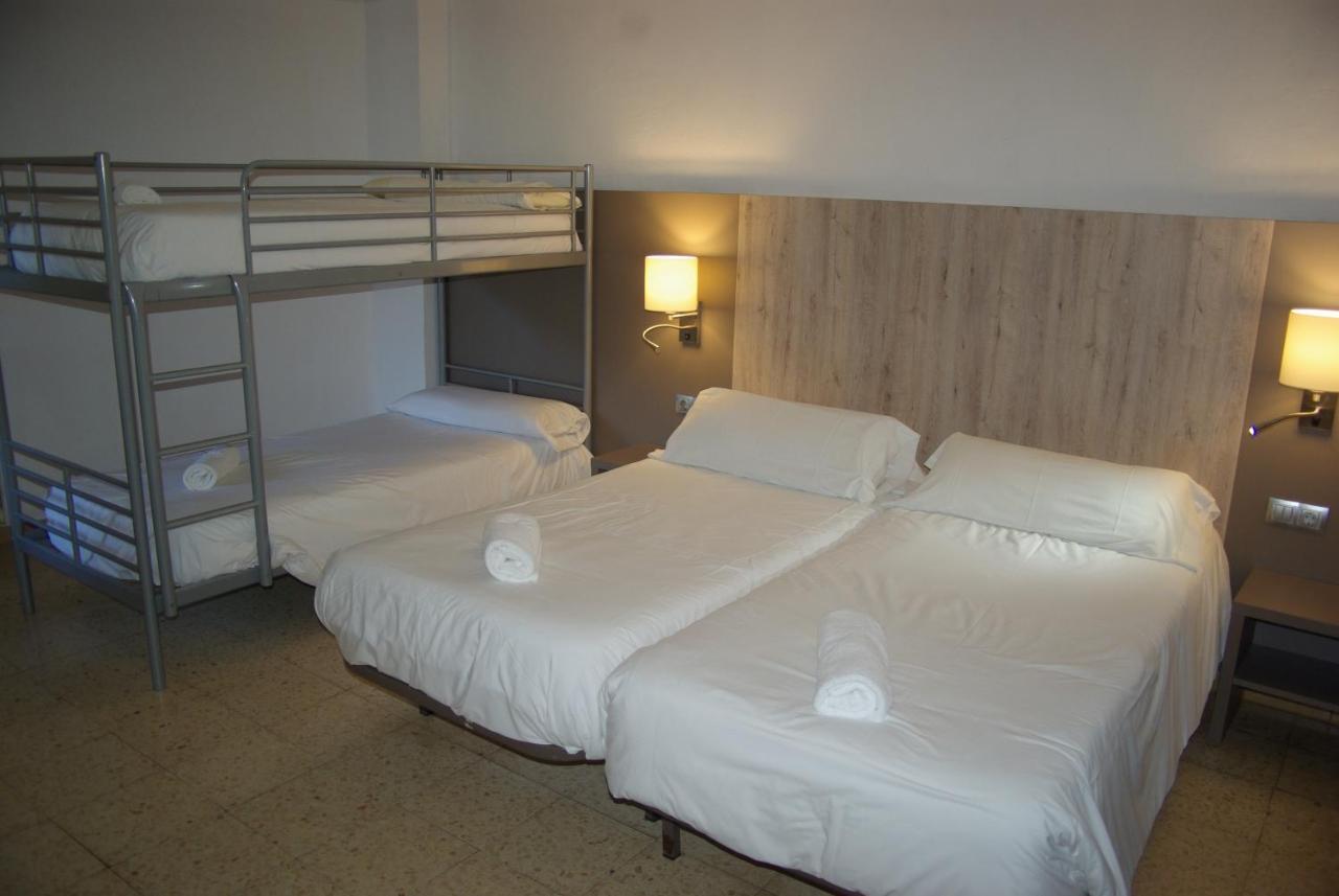 Hostal La Cabanya سيتكاساس المظهر الخارجي الصورة