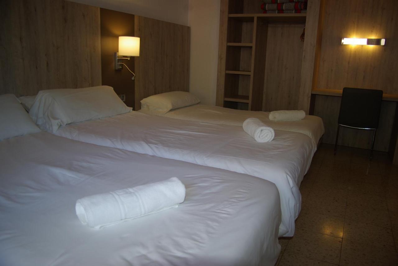 Hostal La Cabanya سيتكاساس المظهر الخارجي الصورة